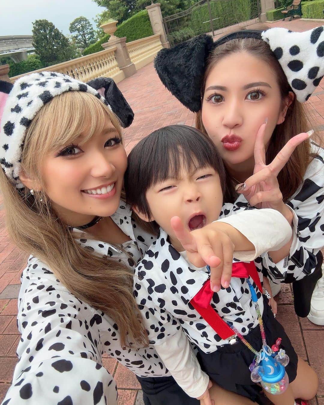 高橋由真のインスタグラム：「HAPPY HALLOWEEN🎃  今年はランドに入ってないｗｗｗ けど、ディズニーの付近でDハロしたそんなHALLOWEEN🐾  写真の選別だるくて全然載せてないけどいっぱい写真撮ったから少しずつUPする！(予定)  #ハロウィン #HALLOWEEN #🎃 #👻 #コスプレ」