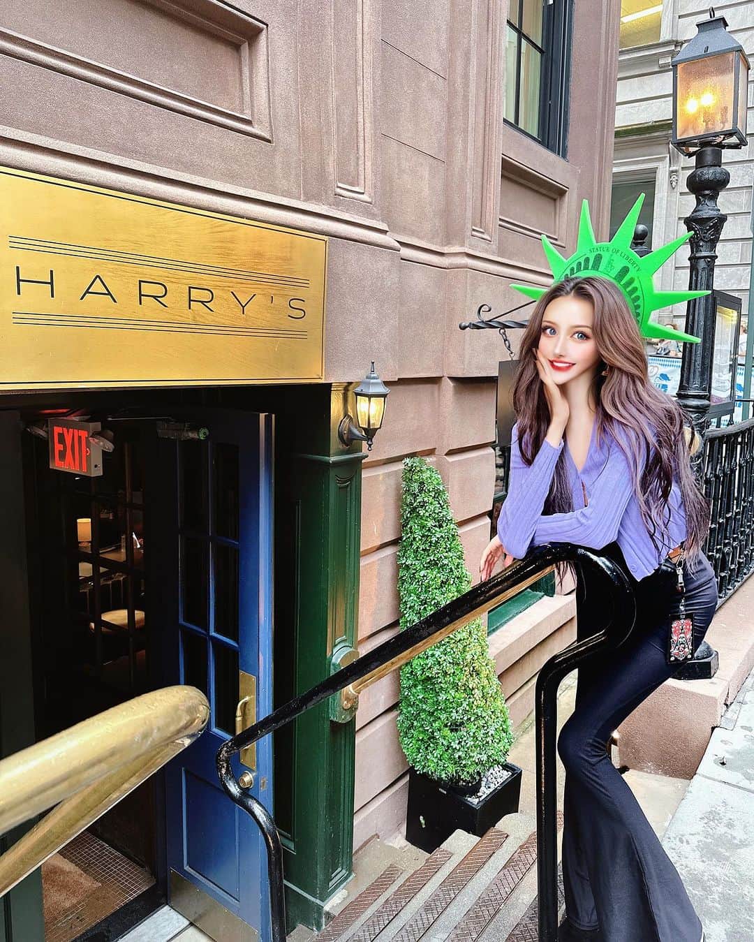 MARIのインスタグラム：「Harry's nyc🗽✨　@harrysrestaurants   NY🗽の有名なsteak house🍖めちゃ美味しい✨  ニューヨークには、あちこちに🐿️リスがいて ほんと可愛い❤️  #harrysnyc #harrys」