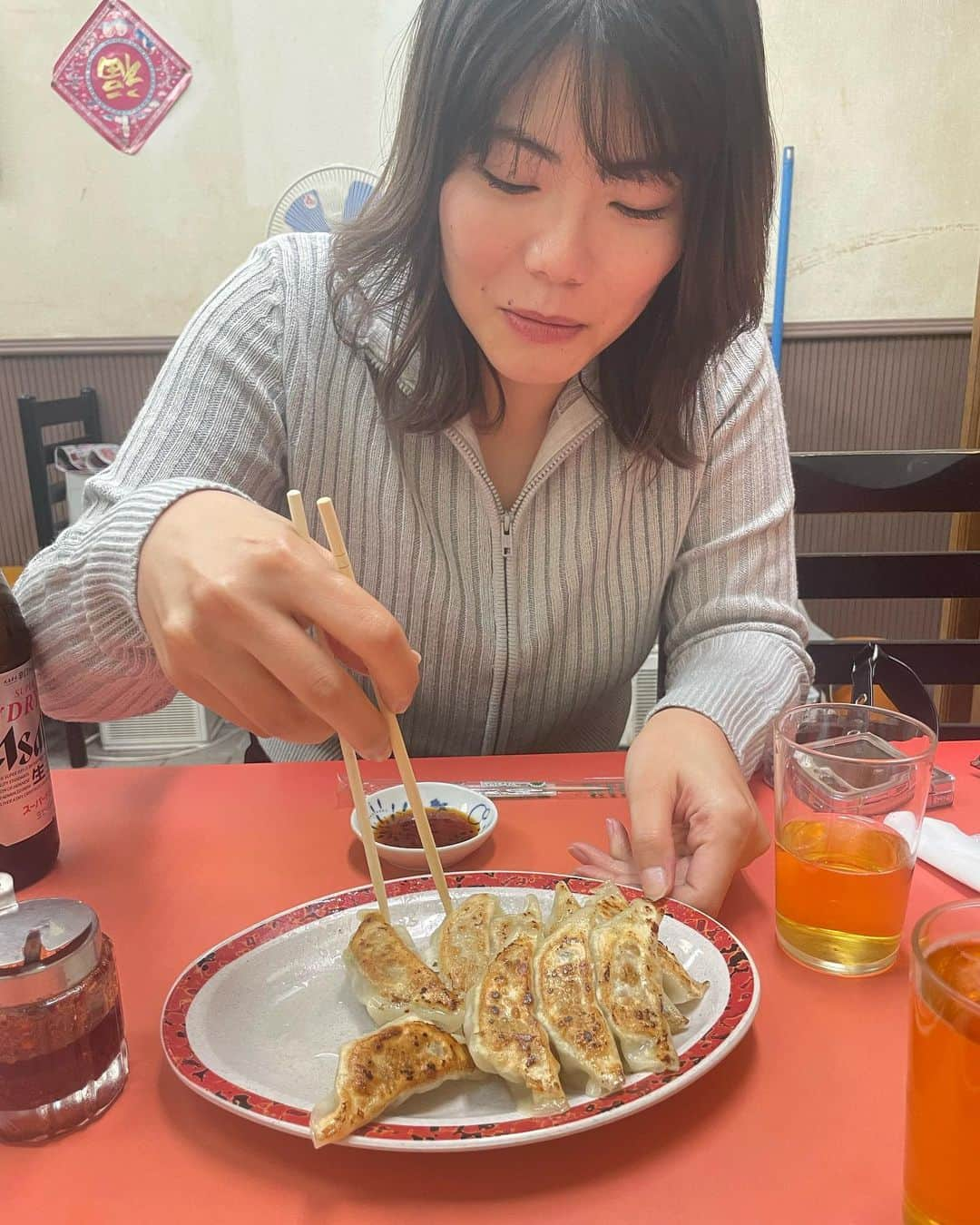 新鍋理沙さんのインスタグラム写真 - (新鍋理沙Instagram)「. おいしかった〜🥹🥩🥂 空腹に耐えられず直前に餃子とビールで乾杯したのちょーっとだけ後悔したけど、餃子もとってもおいしかったから結果大満足だった日😌  📷 @kimi.dashiyo」10月31日 12時54分 - risa.shinnabe