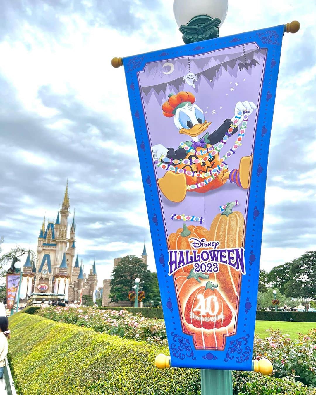 石関いづみさんのインスタグラム写真 - (石関いづみInstagram)「𓂃◌𓈒𓐍 🎃𝐇𝐚𝐩𝐩𝐲 𝐇𝐚𝐥𝐥𝐨𝐰𝐞𝐞𝐧 🎃 𓐍 ◌𓂃  ． ． ． #disneyland  #HappyHalloween #DisneyHalloween #ハロウィン #🎃🎃」10月31日 13時02分 - izumingolf