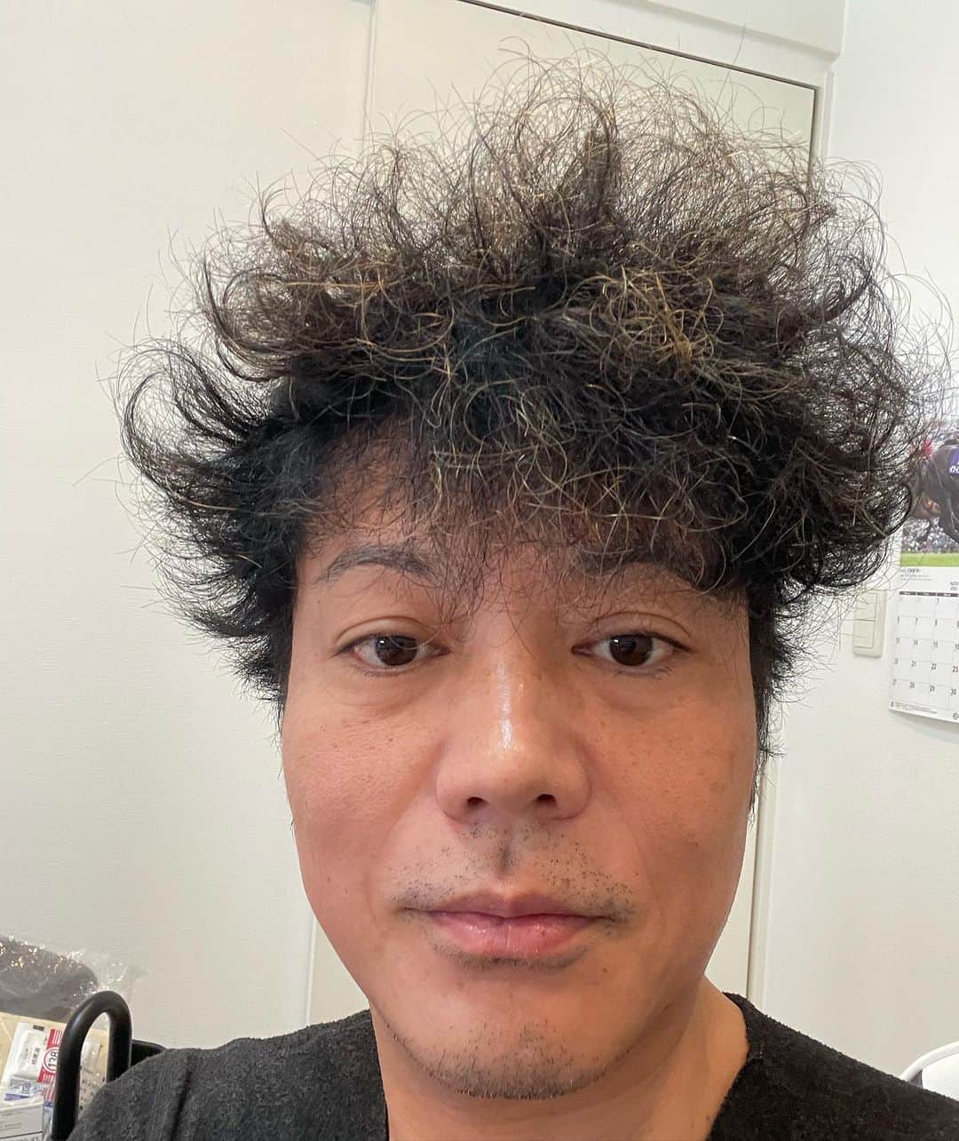 のインスタグラム：「やっと寝れました めちゃくちゃ寝た💤 ワイン1本飲んだら🍾」