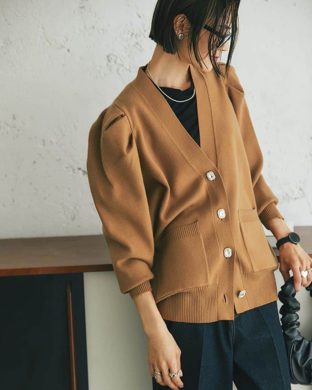 nostalgia_jpのインスタグラム：「. YURI’s Closet 小林有里さんがきる＆.NOSTALGIA  タックスリーブビジューカーデ 品番10-174380 price ¥5,720 tax in  センタープレスデニムワイドパンツ 品番10-179542 price ¥4,950 tax in  ＿＿＿＿＿＿＿  詳しい商品の入荷情報は入荷メール✉️にて ご確認くださいませ。  オフィシャルサイトの商品ページ内にて リクエストメール登録受付中です!  #nostalgiajp#nostalgia#nos #nosstyle#fashion#cordinate #ノスタルジア#ノス#ノスジョ」