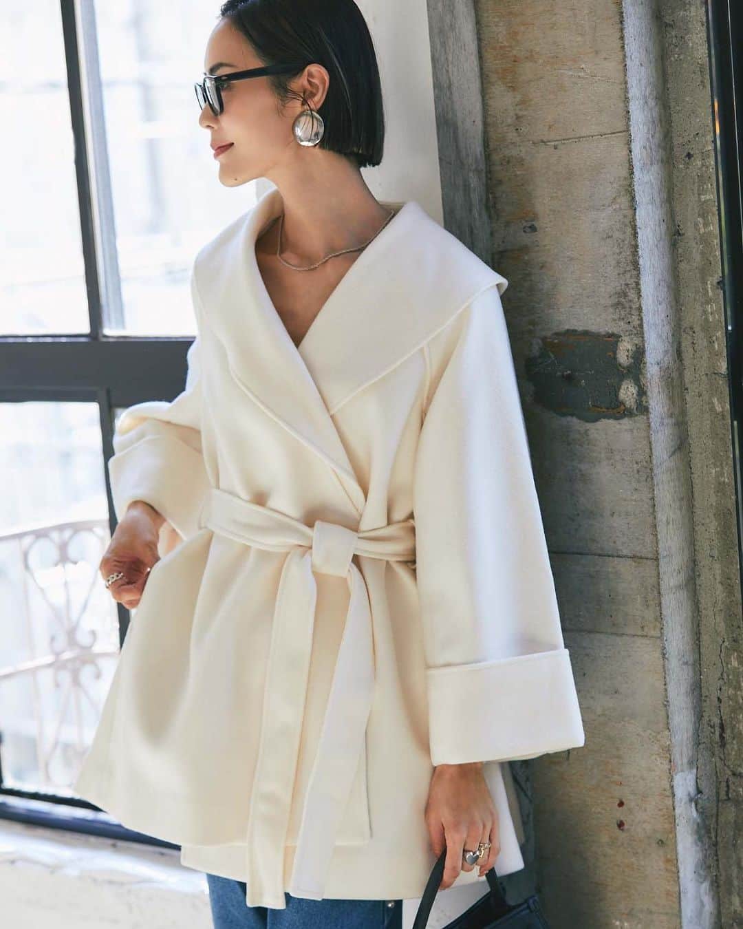 nostalgia_jpのインスタグラム：「. YURI’s Closet 小林有里さんがきる＆.NOSTALGIA  ビッグカラーガウンコート 品番 10-174380 price ¥10,780 tax in  ＿＿＿＿＿＿＿  詳しい商品の入荷情報は入荷メール✉️にて ご確認くださいませ。  オフィシャルサイトの商品ページ内にて リクエストメール登録受付中です!  #nostalgiajp#nostalgia#nos #nosstyle#fashion#cordinate #ノスタルジア#ノス#ノスジョ」