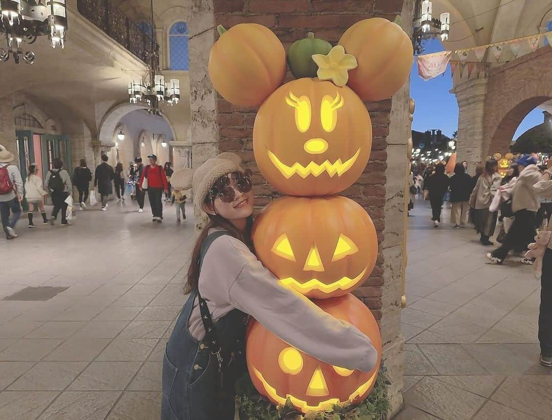 Riicoさんのインスタグラム写真 - (RiicoInstagram)「2023👻 ・ 🎃はっぴぃはろうぃん🎃🧡💜 ・ #halloween  #happyhalloween  #disneysea」10月31日 13時06分 - riico123ta