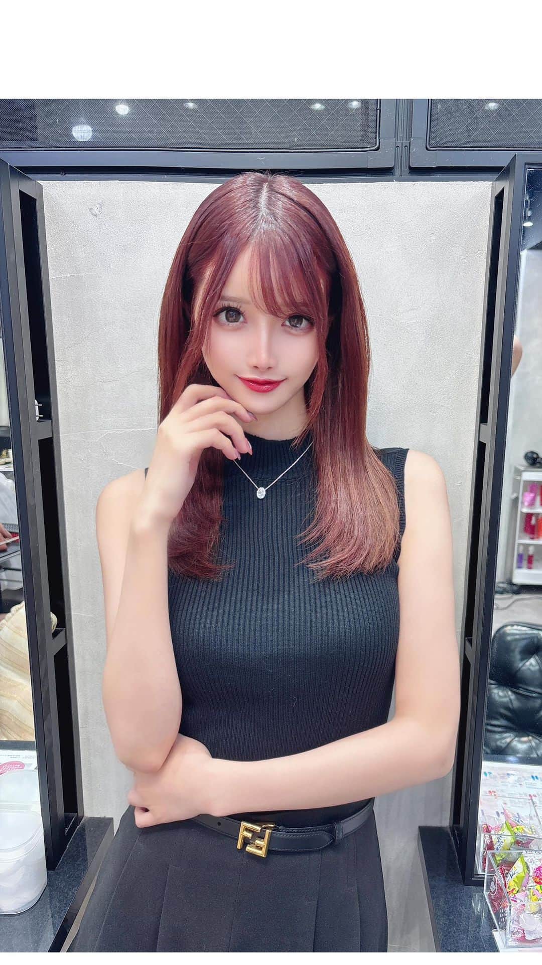 桜咲乃愛のインスタグラム：「髪の毛を秋色にしてきた💁✂🍁  @felice_junpei さんありがとうございます🥰  #秋カラー#ヘアカラー#新宿美容室」