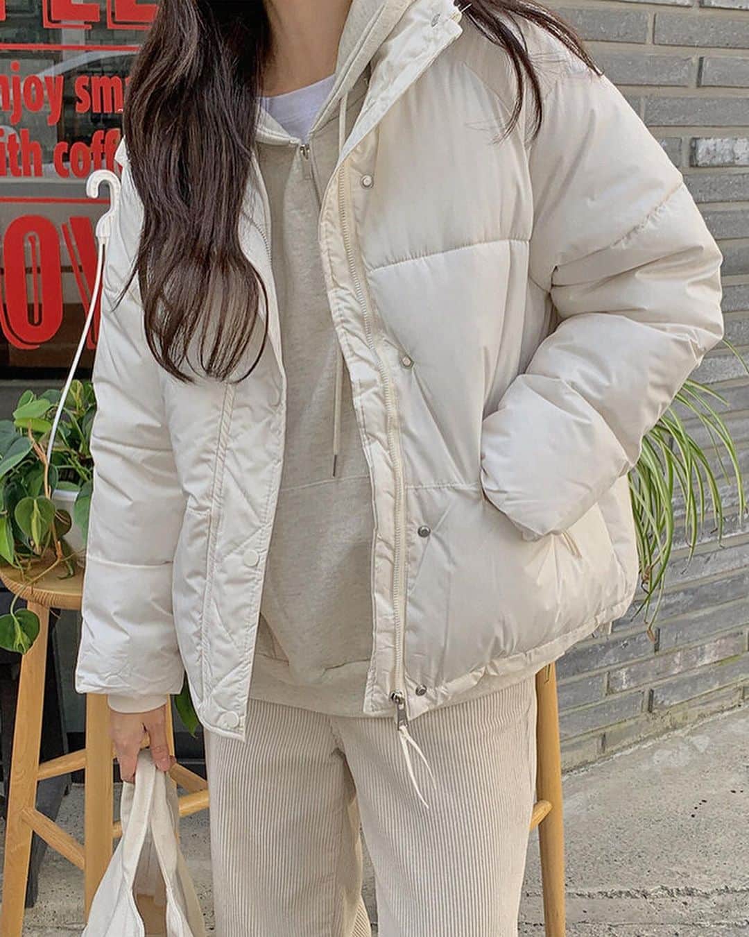 HOTPING公式アカウントさんのインスタグラム写真 - (HOTPING公式アカウントInstagram)「𝘕𝘦𝘸 𝘈𝘳𝘳𝘪𝘷𝘢𝘭܀ꕤ୭*  今週も可愛い新作アイテムが続々アップされました👏  冬物アイテムも少しずつアップしています～💙🤍 寒さ対策＆可愛い冬服で HOTPINGともっと素敵なF/Wシーズンを過ごしましょう～☕  お得な新作20％OFFのうちにゲットしてくださいね～💨  #韓国ファッション #韓国っぽコーデ #カジュアルコーデ #お洒落さんと繋がりたい #秋コーデ #お出かけコーデ #プチプラコーデ #プチプラファッション #韓国女子 #한국 #한국코디 #한국패션 #한국스타일 #体型カバーコーデ #韓国通販サイト #hotping #ホットピング #fashion #code #ootd #いいね #좋아요 #좋반 #lfl」10月31日 13時13分 - hotping_japan