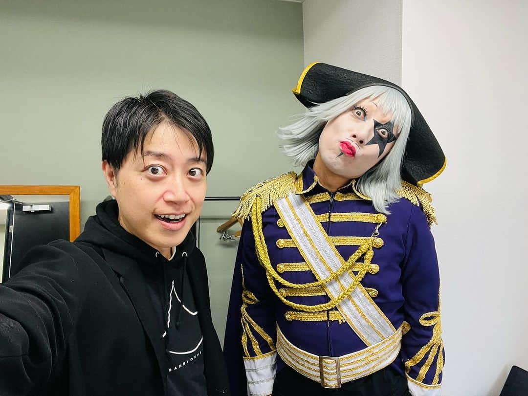 高倉陵さんのインスタグラム写真 - (高倉陵Instagram)「ハッピーハロウィン🎃 久しぶりにレボ兄こと ゴー☆ジャスさんとお仕事でした！！ 楽しかったーーーーー  #高倉陵 #ゴージャス #三拍子 #ハロウィンコスプレ #サンミュージック」10月31日 13時18分 - takakulife