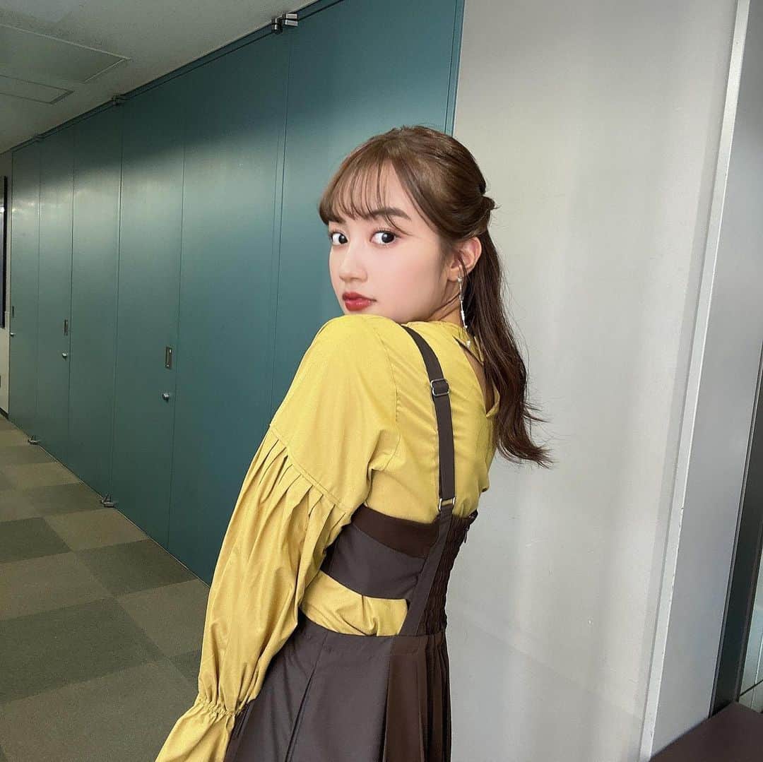 黒木ひかりのインスタグラム：「先日の王様のブランチもご視聴ありがとうございました🥰  ブラウスの袖がクシュってなってるのも スカートの一部分だけプリーツになってるの可愛いすぎますよね👗♡  そして、ハッピーハロウィン👻！！！ 生放送で食べたハロウィンパンケーキ、美味しかったなぁ🥞✨」
