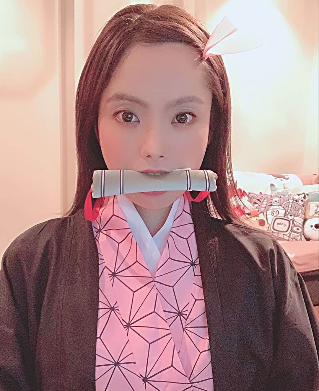SHUUBIさんのインスタグラム写真 - (SHUUBIInstagram)「週末に睡眠に特化して本気で休むことに集中できたため昨日は朝から身体や脳の調子がとても良かった。 いやもう30日くらいぶりに調子が良かった。 脳を休めるって必須。 身体を休めるって大事だぁ🥹 仕事から帰ってきても、へとへとではなかった。 健康よ、ありがとう。  今日も変わらず、いい調子です。  そして今日はハロウィン🎃👻🧟‍♀️とのことですね 数年前の戯れの写真を貼っておきます😁 コロナ禍で、少しでも皆さんに笑っていただきたくていたしてしまった人生初のコスプレ。 結局、自分が1番楽しんでしまいましたが😅 もうこのようなことは、よほどの天変地異でもない限りないことと思いますので😂😅🙏笑 ご笑味（見）くださいませね😝  #shuubi #元気 #睡眠 #大事 #脳を休める #身体休める #健康1番 #お疲れ様 #また頑張るために #よく休もう #ハロウィン #ハロウィンコスプレ #人生とは  #働きすぎには気をつけよう」10月31日 13時21分 - shuubihidemi