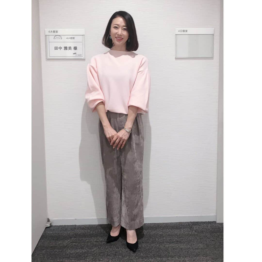 田中雅美さんのインスタグラム写真 - (田中雅美Instagram)「10月25日 テレビ朝日「グッドモーニング」で着用した衣装はこちらでした。  ・ ・ トップス #マクルール  ボトムス #doneeyu  アクセサリー @abiste_official  シューズ #dianashoes  #テレビ朝日 #グッドモーニング #goodmorning  #衣装 #コメンテーター #水曜日 #田中雅美」10月31日 13時24分 - tanakamasami_official