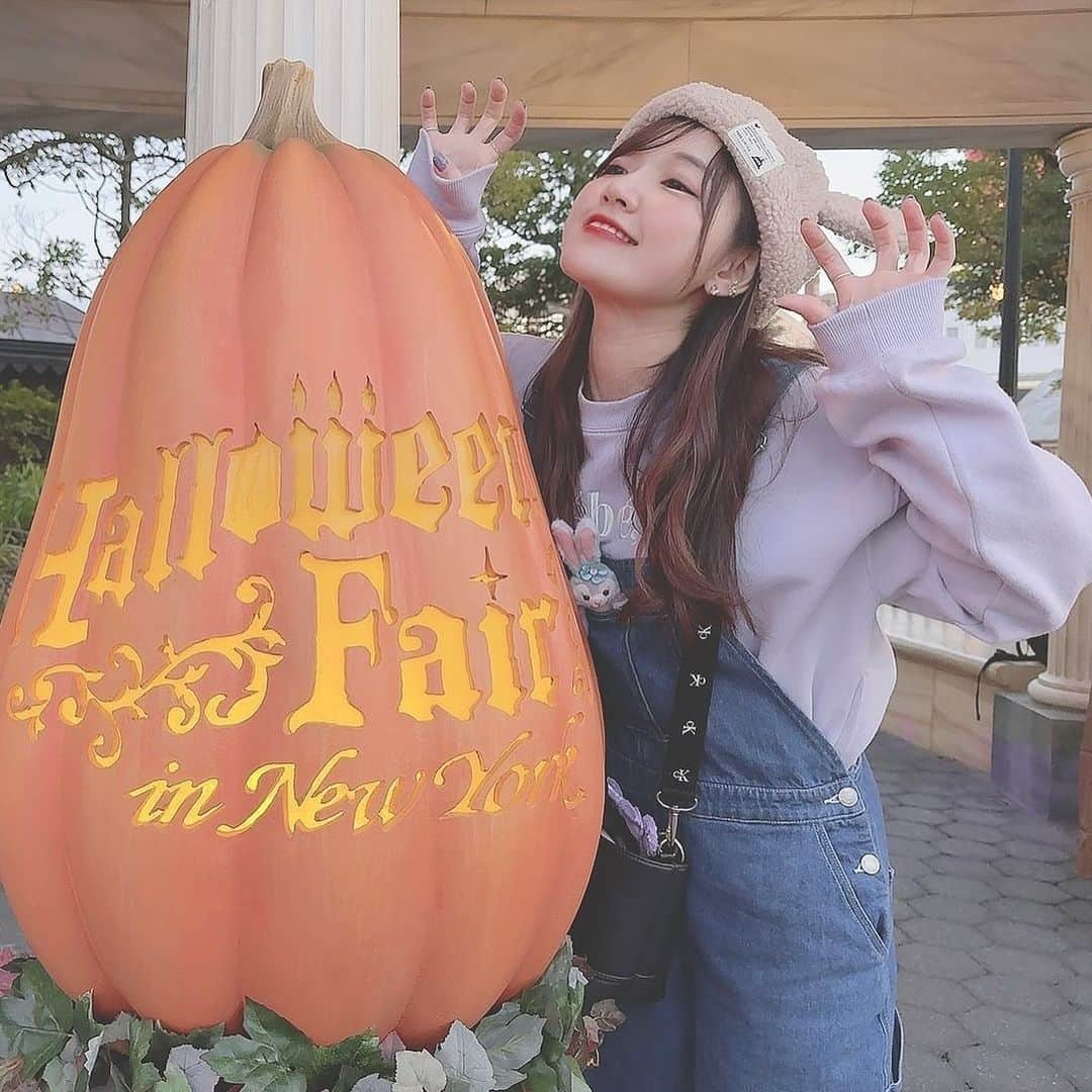 Riicoさんのインスタグラム写真 - (RiicoInstagram)「🦁 ・ 💜🎃HappyHalloween🎃🧡 ・ 今年ももうこんな季節…！早い👻 ぴょんとハロウィンシーへ行ってきた♡ 写真大量思い出いっっぱい♡だからまた近いうちに 沢山投稿するねー！って言って溜めるんですよねいつも🥹←笑 ・ みんな良きハロウィンを〜〜☺️👻🎃💜🧡 #halloween  #happyhalloween  #disneysea #StellaLou 2023.10.29」10月31日 13時29分 - riico123ta