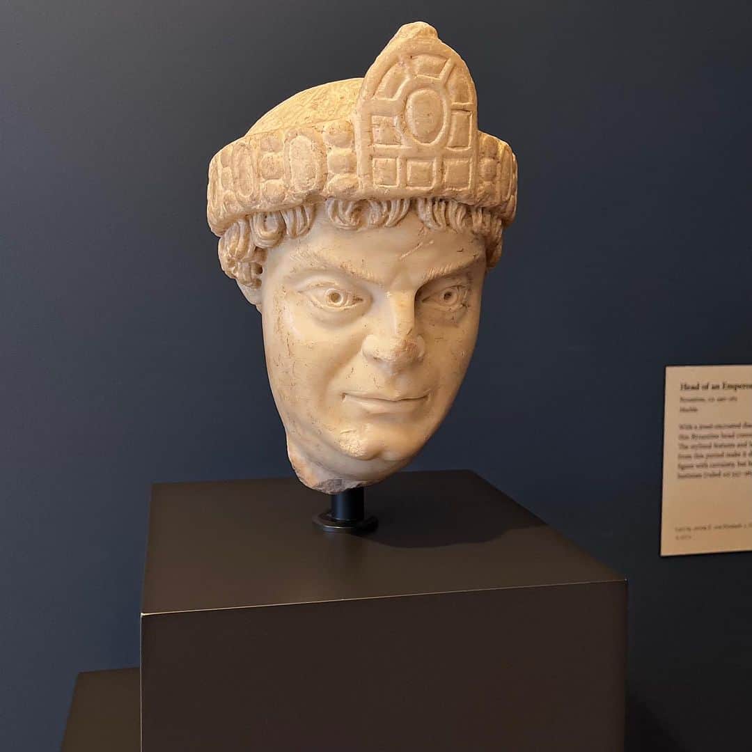 レイン・ウィルソンのインスタグラム：「Apparently, in another life, I used to be a Roman Emperor.」