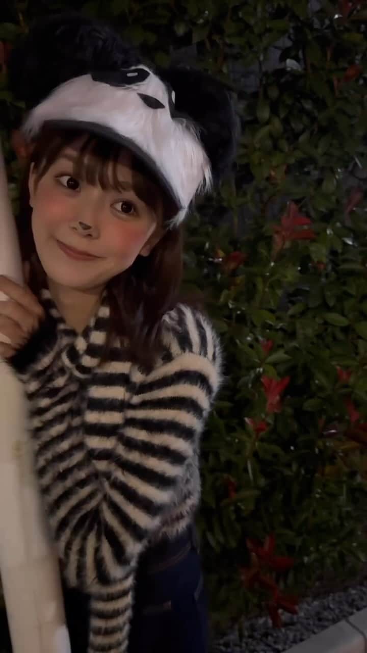 のインスタグラム：「HAPPY HALLOWEEN🎃👻  パンダになったよ🐼1番好きな動物🖤🤍🩶  #ハロウィン#ハロウィンコスプレ #パンダ仮装#パンダ#トリックアトリート#HALLOWEEN#コスプレ#コスプレ女子#仮装」