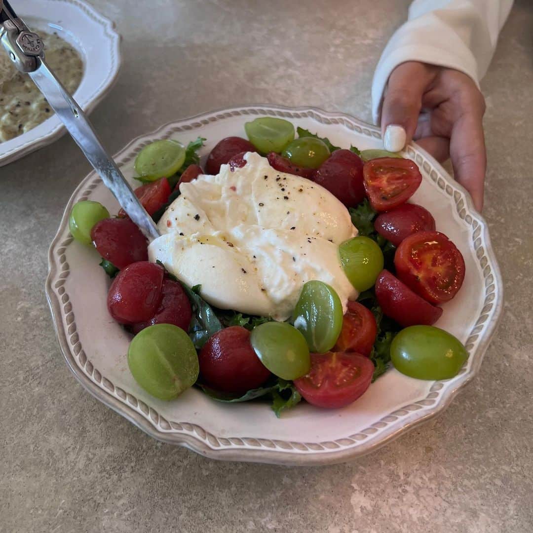 濱田杏奈のインスタグラム：「📍 @corned.e.pepe   トマトが果物かと思う程の甘さに感動🍅 何から何まで本当綺麗で美味しかった( ◠‿◠ ) 鮑リゾット美味しすぎたょ 一瞬で完食🙏🏻  #hamada_diary #韓国グルメ #韓国 #東大門 #韓国カフェ」