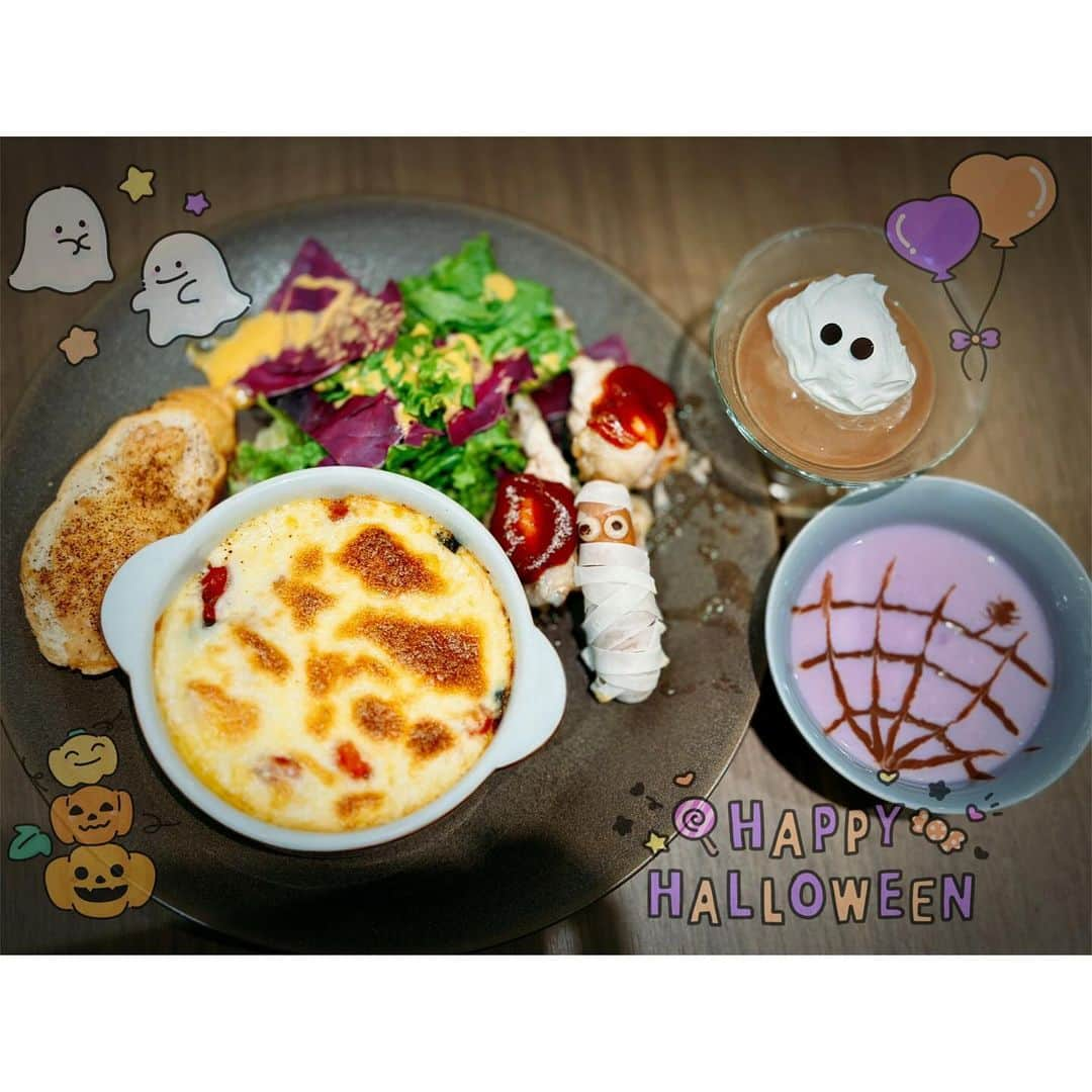 神戸麻衣さんのインスタグラム写真 - (神戸麻衣Instagram)「HALLOWEEN🎃👻  ⭐️とろ〜りチーズの溶岩パスタ　 ⭐️グリルチキン ⭐️明太ガーリックトースト ⭐️ウィンナーミイラ ⭐️紫芋のヴィシソワーズ ⭐️カフェモカプリン  #halloween #ハロウィン #ハロウィンプレート」10月31日 13時51分 - mai_g916