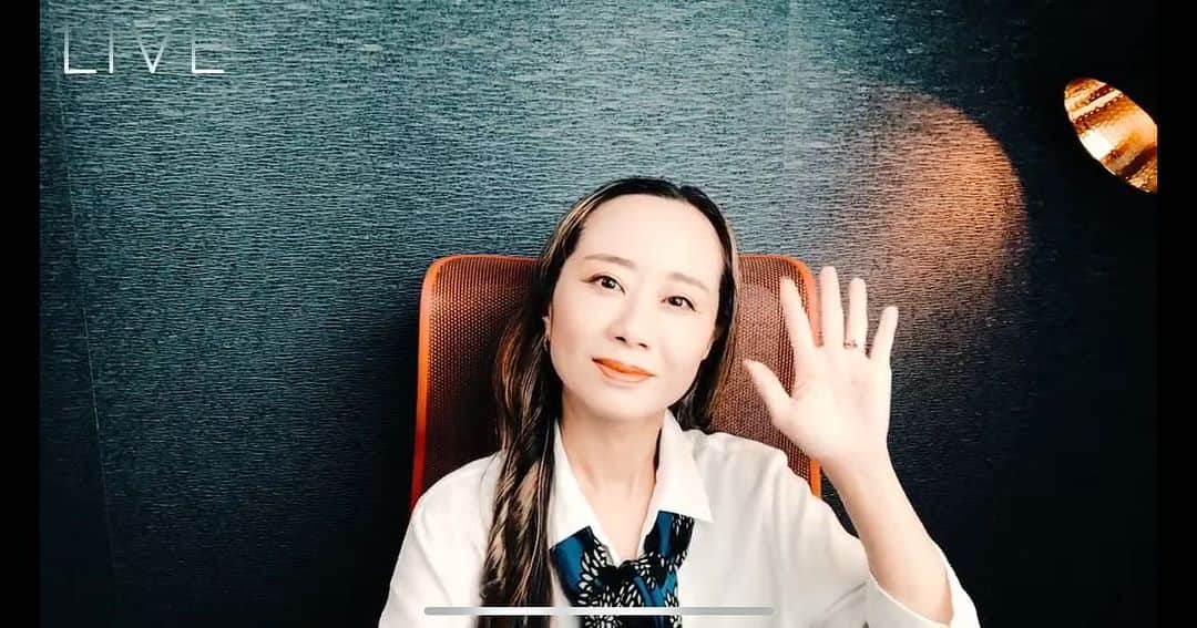 レイチェル・チャンさんのインスタグラム写真 - (レイチェル・チャンInstagram)「昨夜はYouTubeメンバーさんのためのライブ配信デイでした🎙️最新のエイブラハムの教えやエイブラハムクルーズのシェアをする【エイブラハムフレンズ】と、もう一方は飲みながらつれづれ話す【晩酌倶楽部】🥂 平日夜にも関わらずたくさんの方が参加して下さり、楽しいひと時を共有することができました✨  Yesterday was my monthly live streaming day for my YouTube members. It is always a pleasure to share the latest Abraham’s teaching and experience with the Japanese friends.   #エイブラハム #エイブラハムの教え  #引き寄せ #引き寄せの法則  #youtube  #レイチェルチャンネル」10月31日 13時53分 - rachelchanjpn