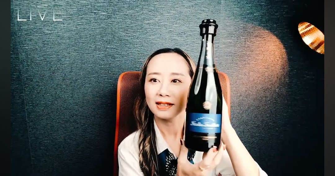 レイチェル・チャンさんのインスタグラム写真 - (レイチェル・チャンInstagram)「昨夜はYouTubeメンバーさんのためのライブ配信デイでした🎙️最新のエイブラハムの教えやエイブラハムクルーズのシェアをする【エイブラハムフレンズ】と、もう一方は飲みながらつれづれ話す【晩酌倶楽部】🥂 平日夜にも関わらずたくさんの方が参加して下さり、楽しいひと時を共有することができました✨  Yesterday was my monthly live streaming day for my YouTube members. It is always a pleasure to share the latest Abraham’s teaching and experience with the Japanese friends.   #エイブラハム #エイブラハムの教え  #引き寄せ #引き寄せの法則  #youtube  #レイチェルチャンネル」10月31日 13時53分 - rachelchanjpn
