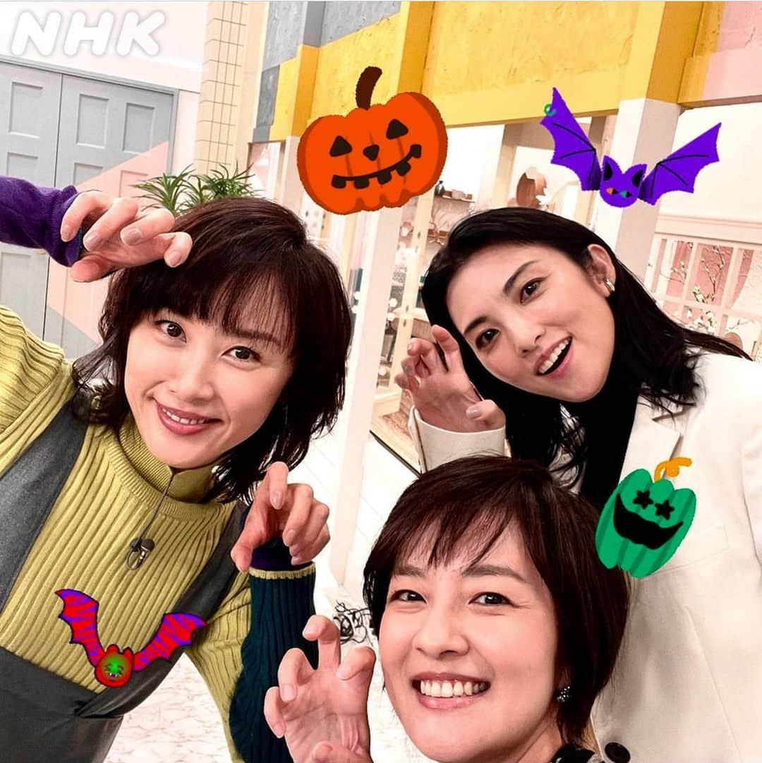 あさイチのインスタグラム：「🎃きょうはハロウィーン🎃  放送終了後にハロウィーンパーティーっぽい写真を 撮ってみました✨  みなさん何のポーズか分かりますか！？  正解は… ↓ ↓ ↓ ↓ ↓ 1枚目👉吸血鬼のポーズ🧛‍♀️ 2枚目👉黒猫のポーズ🐈‍⬛ でした。 （ちなみにこの2枚は鈴木アナの自撮り🤳）  みなさんも楽しいハロウィーンを お過ごしください😊  @nhk_asaichi  #ハロウィーン　 #田中麗奈 さん #山口もえ さん #鈴木奈穂子 アナ #nhk#あさイチ #8時15分から」