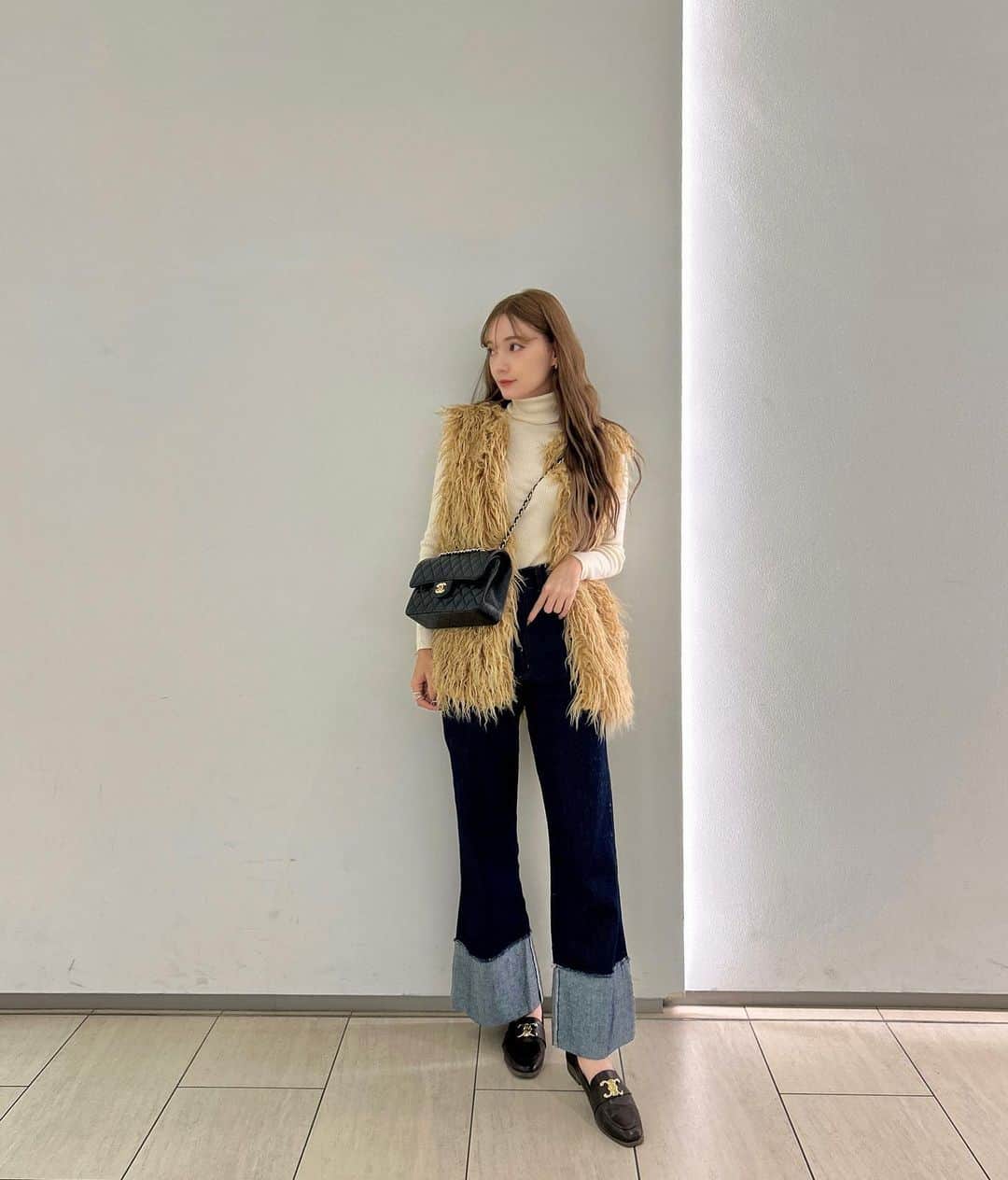 渚のインスタグラム：「.  最近の秋コーデ🍂 ロールアップデニム可愛い👖 ローファーと合わせた👞🤍 どちらも @grl_official 🏷️  #秋コーデ #プチプラコーデ #グレイル #grl #アンバサダー #ママコーデ #デニムコーデ #プチプラファッション」