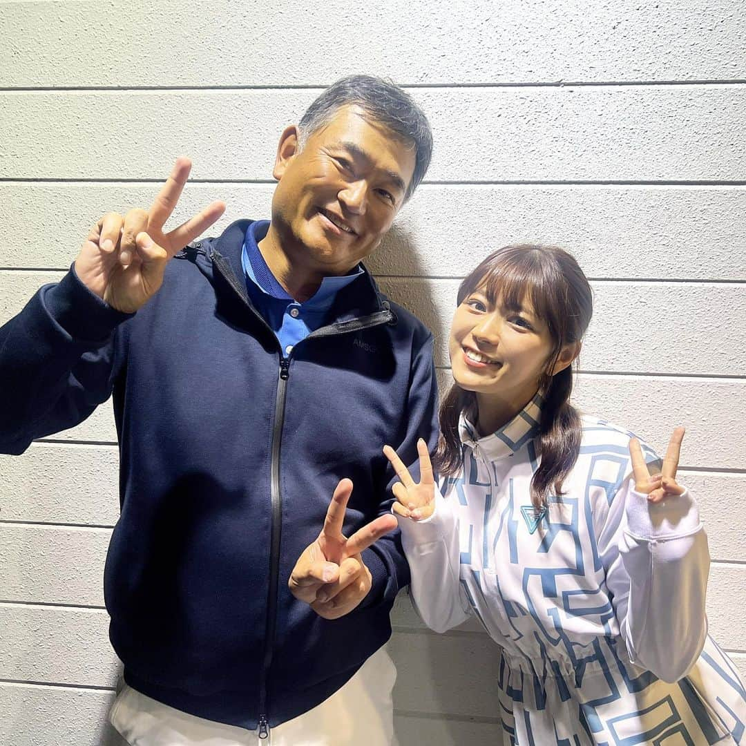 山内鈴蘭さんのインスタグラム写真 - (山内鈴蘭Instagram)「中井学ファンの皆様の熱量に、感動したコンペでした😢🔥 (写真の学さん黒い😳笑)  日頃からお世話になっている、東京のお父さん！笑 中井学さんの″オンラインサロンコンペ″にて ゲストでニアピン対決イベントをさせて頂きました🌸  始球式、直ドラでフェードカッコ良すぎたよ！！！！！笑  ファンの方同士で交流し、コンペ開催したり 中井学さんへの想いを形にするために試行錯誤して 一致団結する姿に感動するばかりでした。  オンラインサロンでは関東支部、関西支部など各地方に支部があり、それもファンの皆様同士で作り皆さんで想いを繋げていくことを大切にしている事を知りました。  素晴らしい😢😢😢❤️ 尊敬します。  中井学さんと初めてお会いしたのは、 10年前、セガサミーカップのオンライン中継のお仕事でした☺️  その頃から今でも中井学さんの熱い想いのこもった言葉が大好きで、伝える事の大切さを学びました。  今では大先輩でもあり、尊敬し合える仲間でもあり、 お友達でもあり、師匠でもあるこの関係性に感謝の気持ちでいっぱいです😭😭😭(学さんは師匠と呼ばれるの嫌うけど、私は言います！笑)  ゴルフ業界いろんな事があるけれど、 私達は【楽しさを共有する場所】を作り続けていきたい。  ゴルフをキッカケに最高な出会いを見つけてほしい。  何より、末永くゴルフを楽しんで頂けるお手伝いがしたい！  と学さんといつもお話しするんです😊🌸  ただ、それだけ。 本当にゴルフを好きになってもらいたい！  いつも熱く語ってしまう、私と学さんですが。笑笑  付き合ってくれるファンの皆様に感謝、感謝です！！笑笑  想いがあるから熱くなれる☺️❤️❤️❤️  そうだよね？🫣  中井学ファンの皆様、本当にありがとうございました！ これからもお会いする機会があるかと思います🙋‍♀️ その時は全力で楽しみましょうね😍  頑張りすぎてしまう学さん！笑 たまには休んでくださいな。笑 いつも寝てないイメージです。笑 試合も応援しに行くからね！！！ いつも本当に、ありがとう、ありがとう😊🌸  最後になってしまいましたが、 深谷琴乃ちゃん🥺 可愛くてサバサバしてて超絶好きなタイプ😳❤️ もっと仲良くなりたーい🤤 また会った時はお話しようねん♫  #中井学 #中井学オンラインサロン #ゴルフコンペ #こだまゴルフクラブ #ゴルフ好きな人と繋がりたい #ゴルフイベント #いつもありがとう #ゴルフウェア #gorurun #ゴルラン #ゴルフコーデ」10月31日 14時04分 - xxsuzuranxx