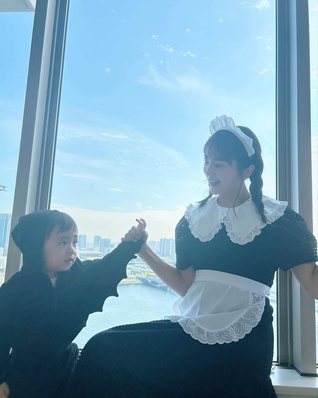 浜田翔子さんのインスタグラム写真 - (浜田翔子Instagram)「🦇 今年のHalloweenは、 保育園もおやすみして 病院行きおとなしくすごしてます。。。🎃🕷️  明日からクリスマスムードかな！😍 クリスマス🎄は今まで独身時代年末の感じと寂しい感じが凄く苦手だったけど、、 今は街の曲とかキラキラが好きになった🎄  #Halloween #妊娠7ヶ月　#保育園洗礼」10月31日 14時09分 - shoko_hamada