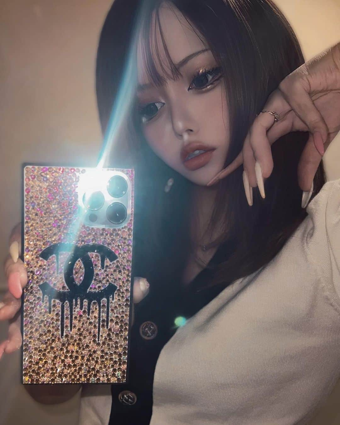 一ノ瀬さやかのインスタグラム：「にゅかばー📱👀💕 ． @decoshop_decopatch  ． めちゃくちゃかわいい🩵 どうゆうデザインにするかとか 細かく聞いてくれて 要望通りにしあげてくれまちた🫡🫶 可愛すぎる天才🙏 ． iQOSもデコってもらおう♡♡！ ． #iphoneケース#スワロフスキー #スワロフスキーデコ #pr ． #lll#likeforlikes❤#eyemakeup#팔로우#친구해요 #인친환영  #キャバ嬢#しずおか #ラウンジ#ワンホン#グラビア #ニュークラ嬢#静岡観光#静岡グルメ#銀座#北新地#錦 #中洲#六本木#可愛い女の子#かわいい女の子#美女#idol #はろうぃん #halloween #swarovski」