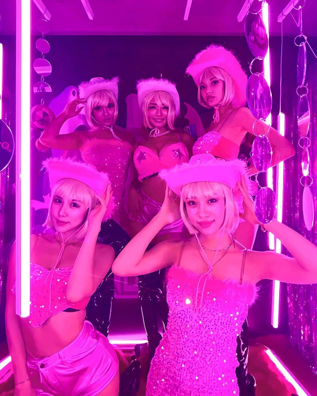 RIANさんのインスタグラム写真 - (RIANInstagram)「HAPPY HALLOWEEN !! 🩷🤠🎃 From the 5 cowgirl barbies 💕   #cyberjapan #halloween」10月31日 14時19分 - cjd_rian