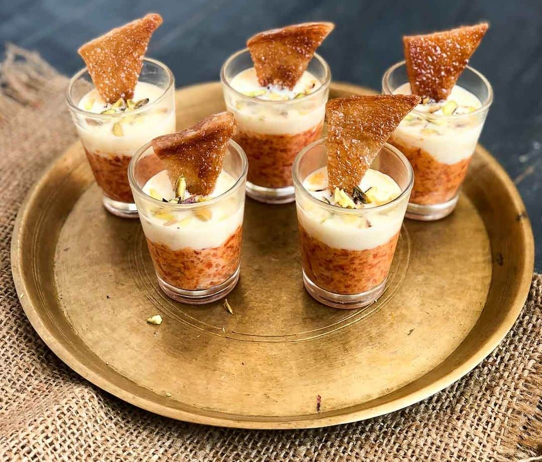 Archana's Kitchenのインスタグラム：「Looking for a unique dessert to serve this #Diwali? Try this twist on traditional Gajar Halwa and Shahi Tukda, assembled in a shot glass. Perfect for festivals or as an addition to your meals, this dish is sure to impress.  For the Basundi/Rabri 2 liter Milk 3/4 cup Sugar 1 teaspoon Cardamom Powder (Elaichi) 2 Saffron strands 1/4 cup Pistachios For the Shahi Tukda 2 Whole Wheat Brown Bread 2 tablespoons Ghee 2 tablespoons Sugar 1 tablespoon Water 1/2 teaspoon Rose water Pistachios, to garnish For the Gajar ka Halwa 500 grams Carrots, washed and peeled  1/4 cup Ghee 400 ml Milk 150 grams Khoya  200 grams Sugar 1 teaspoon Cardamom Powder  2 tablespoons Ghee 1 tablespoon Slivered Almonds 1 tablespoon Pistachios, sliced  For the full method search for the recipe "Shahi Tukda Gajar Halwa Shots With Rabri Recipe" on our App "Archana's Kitchen" or website www.archanaskitchen.com  #diwali #diwalisweets #diwalispecial #sweets #diwalihampers #happydiwali #indiansweets #homemade #food #diwaliparty #instafood #bhfyp #indianfood #mithai」