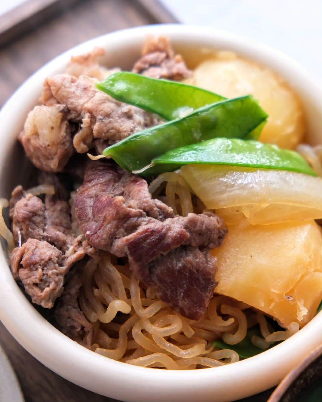 わたをさんのインスタグラム写真 - (わたをInstagram)「お昼ごはん  牛肉が300gくらいしかなかったから豚肉200g追加して何とか作った肉じゃが。わざわざ買いに走ったコンニャクを入れ忘れた炊き込みご飯。春菊のお味噌汁と卵焼き。かっぱキムチ。  #おうちごはん #昼ごはん #お昼ごはん #昼食  #Yummy #Delicious #Japan #japanesefood #Japaneselunch #lunch」10月31日 14時28分 - watao.n