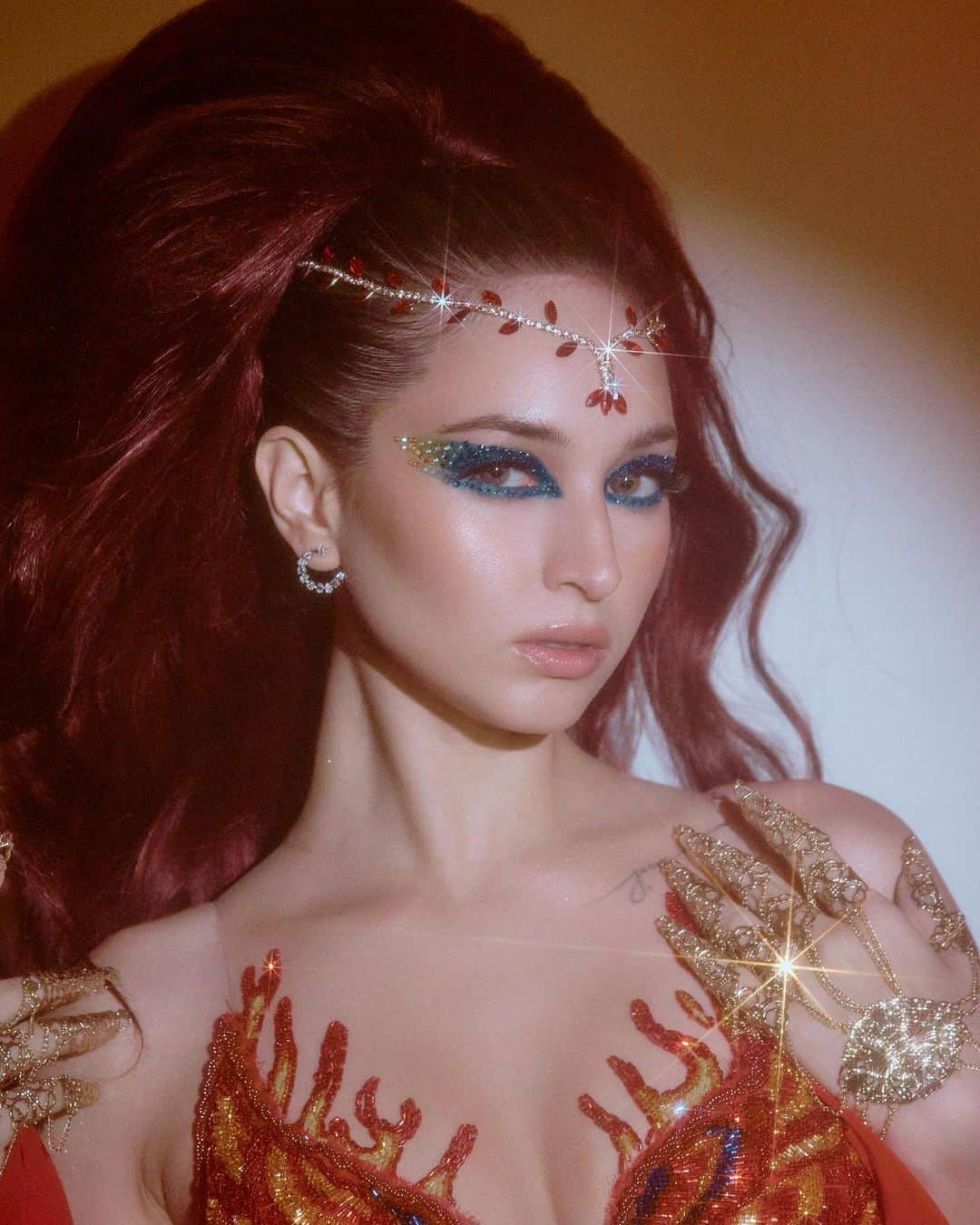 Coleen Garciaさんのインスタグラム写真 - (Coleen GarciaInstagram)「Ibong Adarna-inspired look for last night’s #TYHalloweenBall #ShakeRattleAndBall 🔥」10月31日 14時34分 - coleen