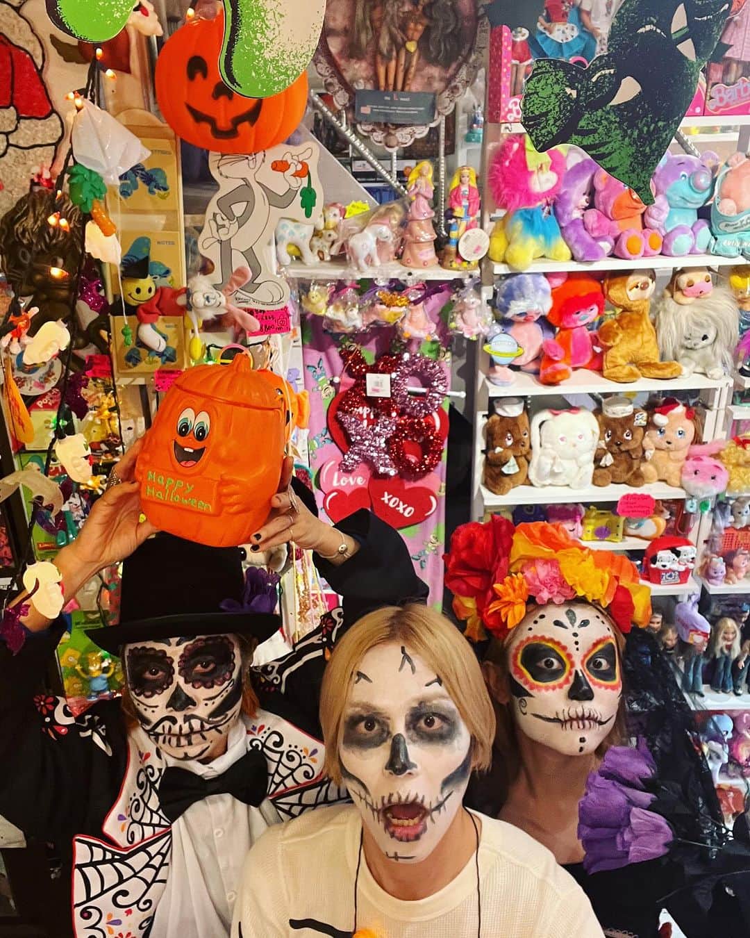 おもちゃやSPIRALのインスタグラム：「Happy Halloween🎃💜  ご来店お待ちしてます✨」