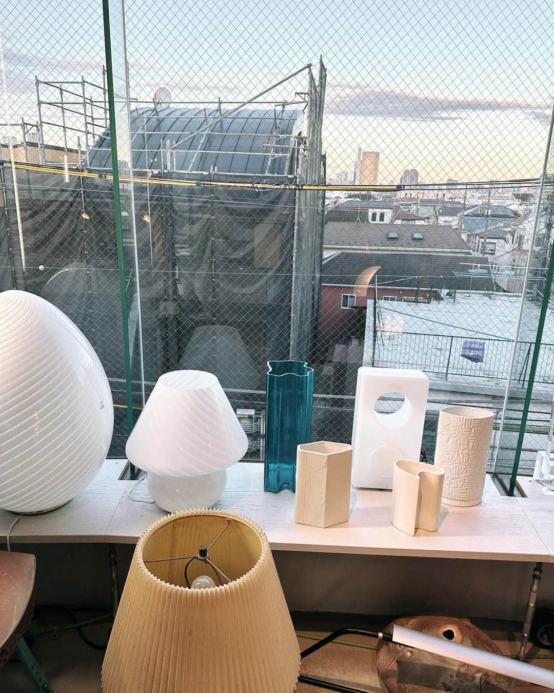 並木一樹さんのインスタグラム写真 - (並木一樹Instagram)「学芸大学徒歩13分にある行きたかったショップへやっと行けました☺️  好きな店になりました  @youarewelcome.tokyo   個性的なアイテムが多くていい刺激をもらえました♪  壁掛けのオブジェに強く惹かれました☝︎✨  学芸大学へ行く際は是非 不定休なのでユーアーウェルカムさんのハイライトチェックしてから行ってみてください✨  #インテリア#interior#ユーアーウェルカム」10月31日 14時39分 - casi_namiki
