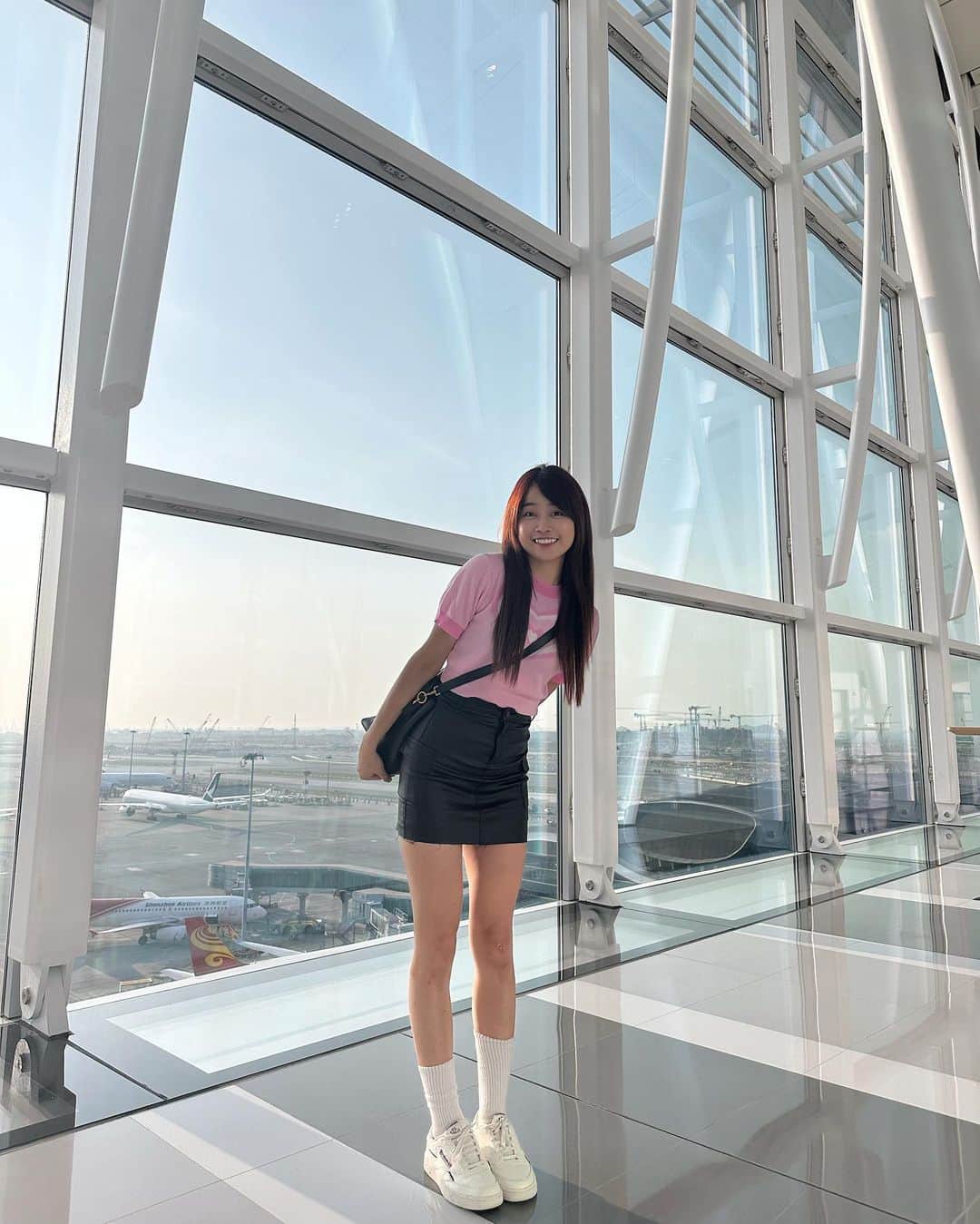 陳伊のインスタグラム：「香港快閃🇭🇰 下次再來❤️ 👕/ @aquastore_tw @long__studio」
