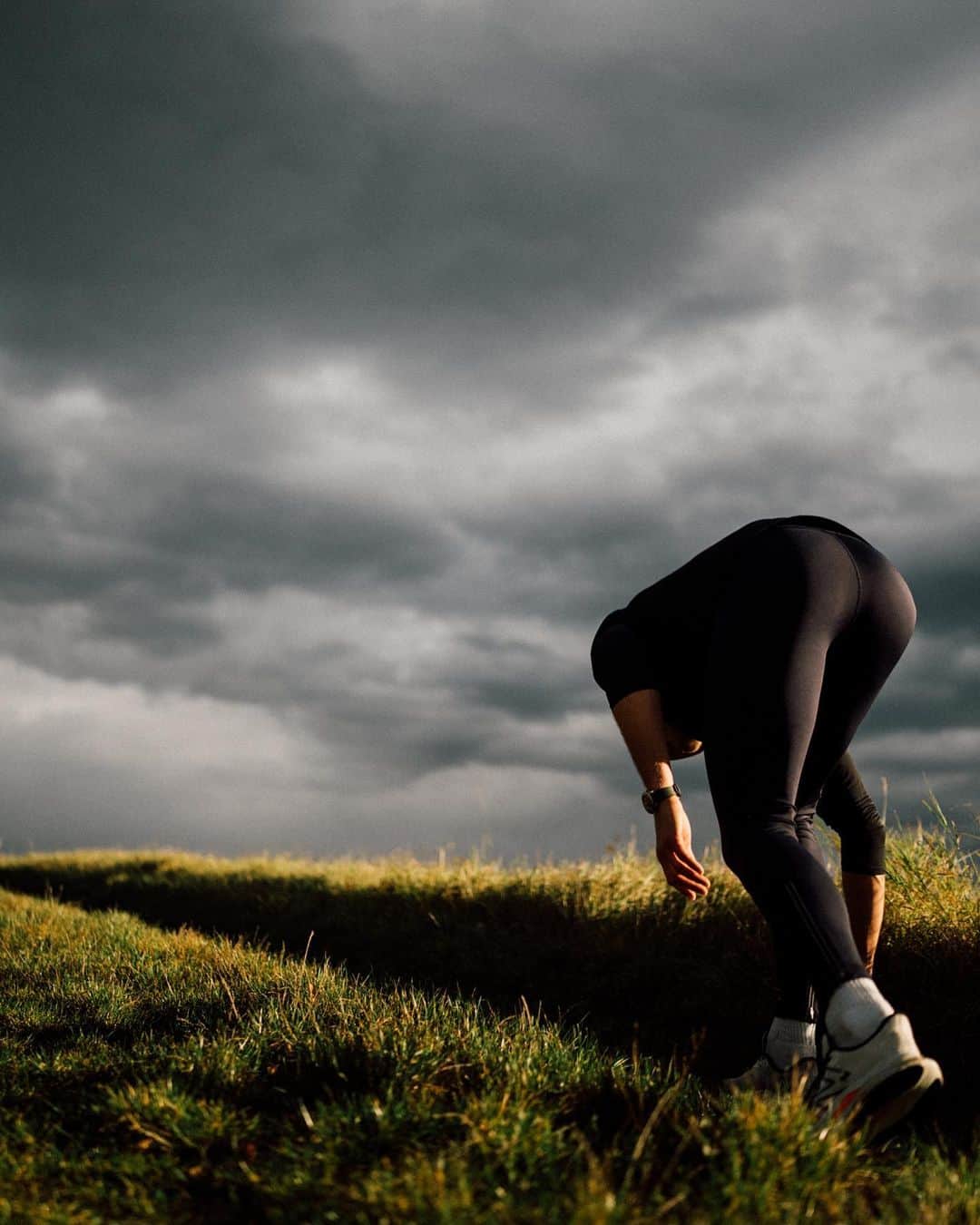 トーマス・レーラーさんのインスタグラム写真 - (トーマス・レーラーInstagram)「Committed to whatever it takes. It‘s your life and your dreams 🏃🏽‍♂️   #hillrunning #runner #running #workout #morningrun」10月31日 14時50分 - thomasroehler