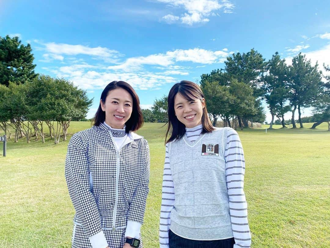 田中雅美さんのインスタグラム写真 - (田中雅美Instagram)「先日。  スイマー後輩の星奈津美ちゃん　@ntm_hoshi  とゴルフに行ってきました。  ・ ・ 真面目で優しくて可愛いなっちゃんと私は、日本代表時期は全然かぶっていないのに仲良くしてくれて嬉しい☺️  ・ ・ 最近ゴルフを始めたとは信じられないくらいスイングが綺麗で、きっとあっという間に上手くなっていくんだろなぁと思いながら見つめてました（笑）  ・ ・ お天気もメンバーも最高で、楽しいラウンドでした✨  #ゴルフ #元スイマー #星奈津美 ちゃん #可愛い後輩 #本物のいい子」10月31日 14時50分 - tanakamasami_official