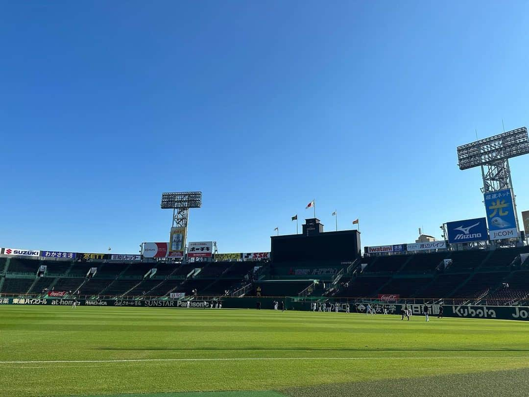 阪神タイガースのインスタグラム：「SMBC日本シリーズ第3戦、今日から本拠地・甲子園球場での戦いが始まります！日本一熱い応援をよろしくお願いします！ #阪神タイガース #SMBC日本シリーズ #関西ダービー」