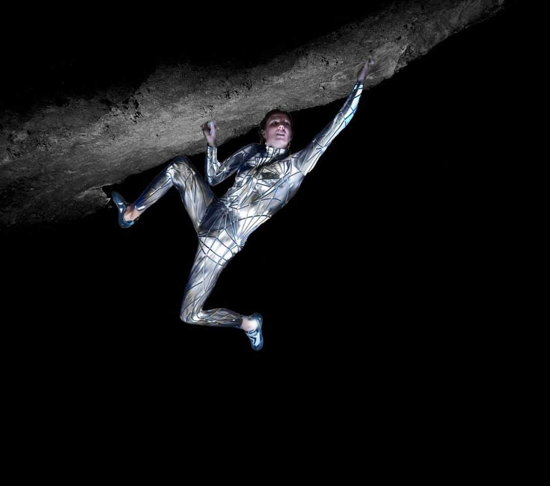 カロリーネ・ジンフーバーのインスタグラム：「🛸 HAPPY HALLOWEEN 👽  #halloween #aliens #climbing #climbing_pictures_of_instagram #bouldern」