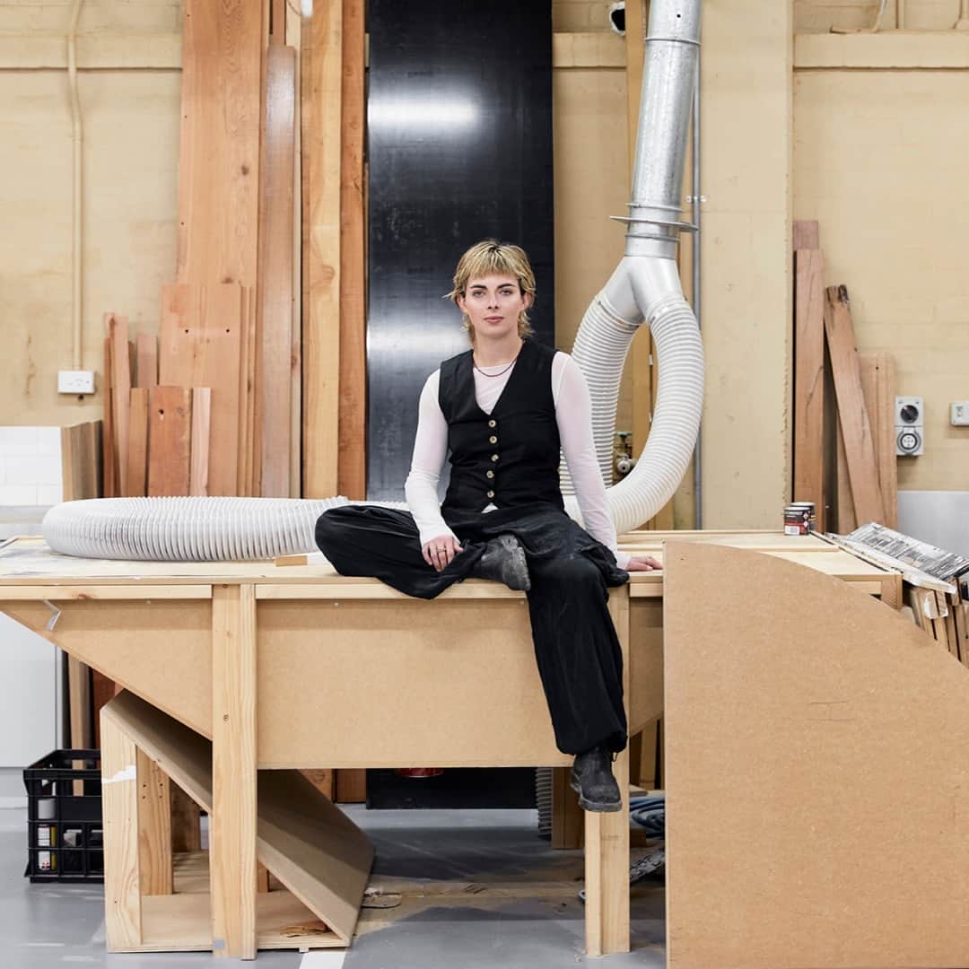 パワーハウスミュージアムのインスタグラム：「Designer-maker Marlo Lyda is one of the 2023 NSW Design (Early Career) Fellowship - Powerhouse Residency Program recipients. With a deep-rooted commitment to celebrating the inherent beauty of makers and materials, Lyda's practice embodies a harmonious blend of creativity, resourcefulness and purpose. Coaxing delicate yet functional objects from rarely considered resources, her work provokes a profound reassessment of the intrinsic value embedded in overlooked ‘waste’ materials.  For more information, click the link in the bio.」