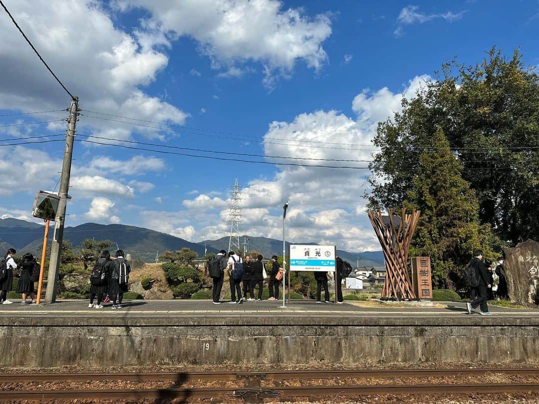 小谷あゆみのインスタグラム：「#にし阿波 #世界農業遺産 取材の帰り道 ローカル列車の旅 #にし阿波の傾斜地農耕システム  #giahs  #つるぎ町  #徳島」
