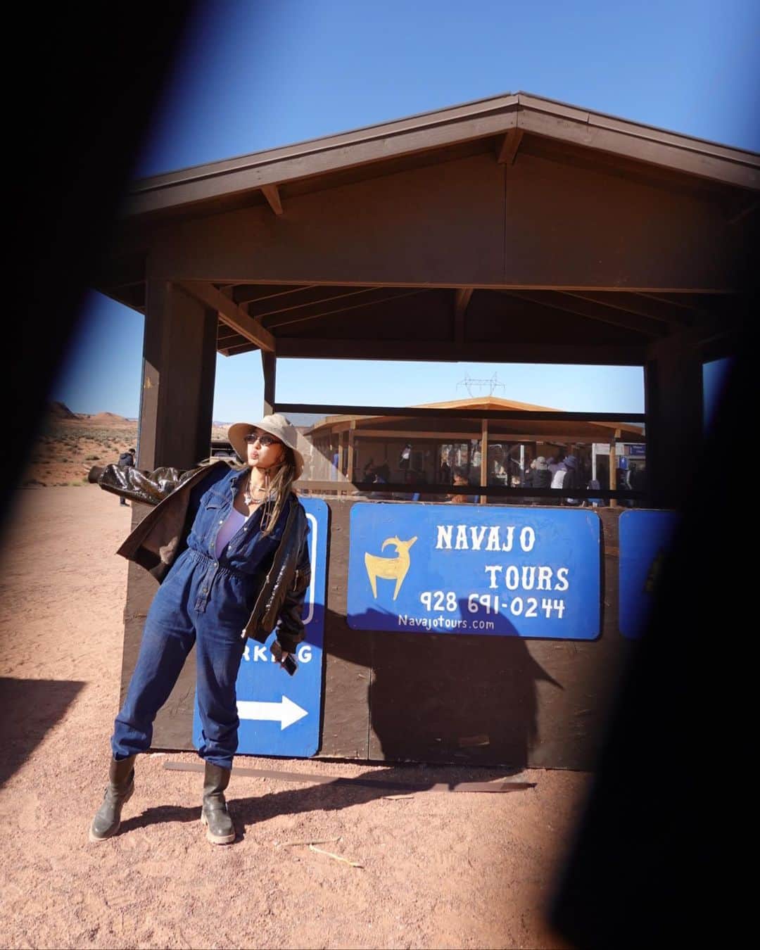小竹麻美さんのインスタグラム写真 - (小竹麻美Instagram)「day03 Antelope Canyon  朝一アンテロープに行って セドナへ戻る日🌵  何年も前にロスで買った古着のつなぎが ずーっと活躍してる🧙🏼  サロンパスをさがせー🔥  #arizona #antelopecanyon」10月31日 20時00分 - asamikotake