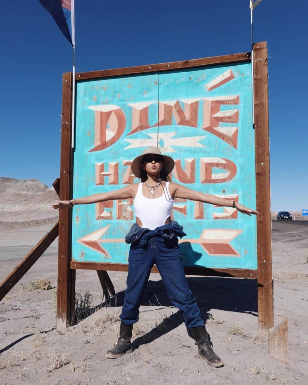 小竹麻美さんのインスタグラム写真 - (小竹麻美Instagram)「day03 Antelope Canyon  朝一アンテロープに行って セドナへ戻る日🌵  何年も前にロスで買った古着のつなぎが ずーっと活躍してる🧙🏼  サロンパスをさがせー🔥  #arizona #antelopecanyon」10月31日 20時00分 - asamikotake