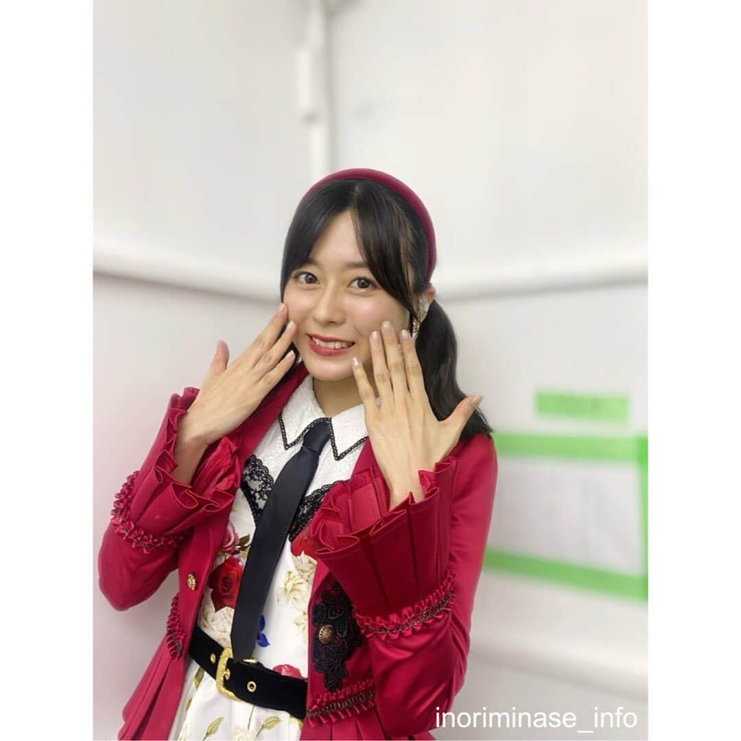 水瀬いのりのインスタグラム：「#SCRAPARTツアー  4着目🌹  ギターバトルの裏でせっせと着替えやヘアチェンをして童話から飛び出てきたようなお衣装へ！笑  この服が一番髪型とか悩んでた！花飾りだったりカチューチャだったり公演の中で見え方を検討しながらファイナルまで調整を重ねた1着！」