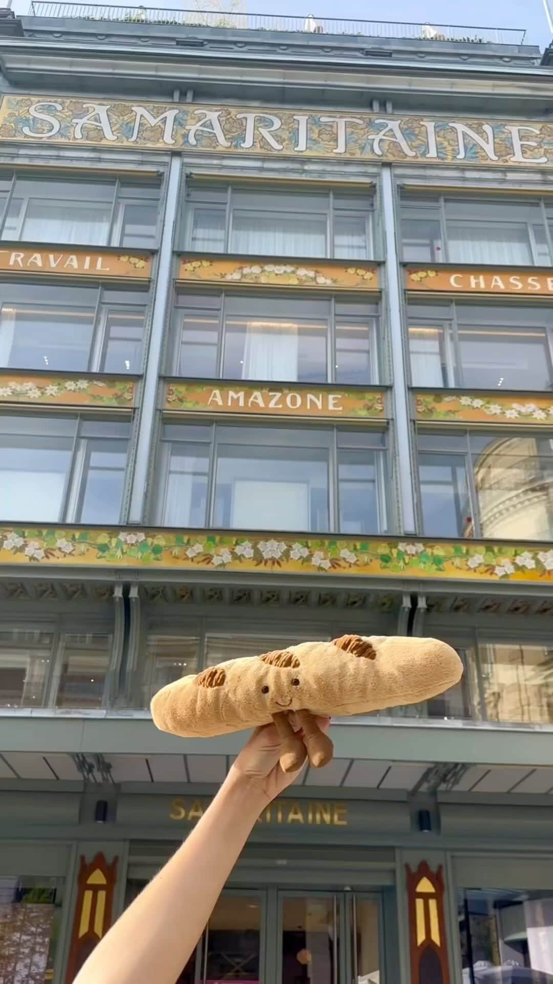 DFS & T Galleriaのインスタグラム：「Discover the exclusive @jellycat baguette at Samaritaine! You‘ll find it at Boutique de Loulou: a place that holds pretty and trendy items in a chic and joyful universe.  📍Ground floor, Pont-Neuf side   @samaritaineparis   #DFSOfficial #Samaritaine #Jellycat」