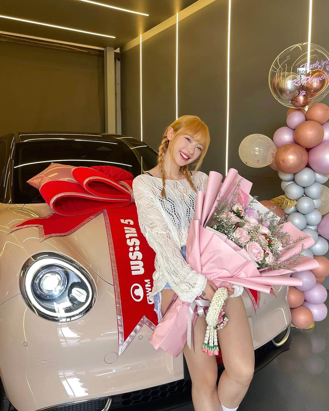 ヤンニーン・ワイゲルさんのインスタグラム写真 - (ヤンニーン・ワイゲルInstagram)「วันนี้มารับรถคันแรกที่ซื้อให้ตัวเองขับ🥹💖 อยากขอบคุณแฟนๆทุกคนรวมถึงคนรอบตัวที่ซัพพอร์ตกันมาตลอด ทำให้ปีนี้มีกำลังใจการทำงานมากๆเลยยย เราได้มีอะไรเป็นของตัวเองก็เพราะแรงสนับสนุนของทุกคนนี่แหละ🫶🏻 จะตั้งใจทำงานต่อไปนะงับบ🤟🏻💖 I got my first very own car today🥹💖 I wanna thank all my fans & the people around me who’ve always shown so much support, which really pushed me to work hard this year :) I get to have all these nice things in life because of you guys🫶🏻💖」10月31日 15時31分 - jannineweigel