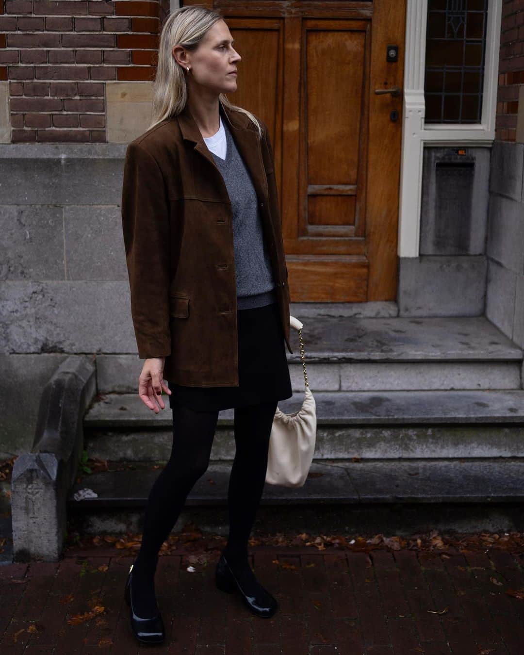 Linda Tolのインスタグラム：「Obsessing over this jacket @sourceunknown_official」