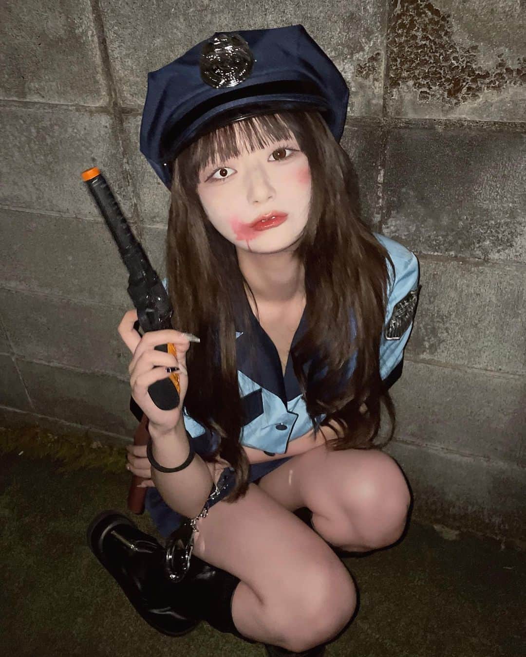 まいきちのインスタグラム：「ハロウィンハロウィン！ 今年はゾンビになりかけてるポリスです。 愛してね」
