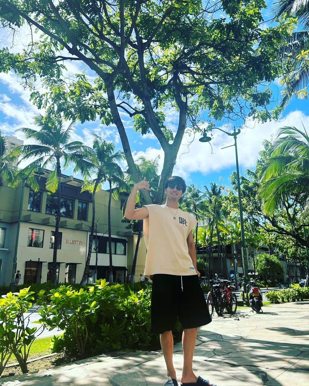 フジさんのインスタグラム写真 - (フジInstagram)「freedom🤙🏽🏄‍♂️」10月31日 20時57分 - fuji_evisjap