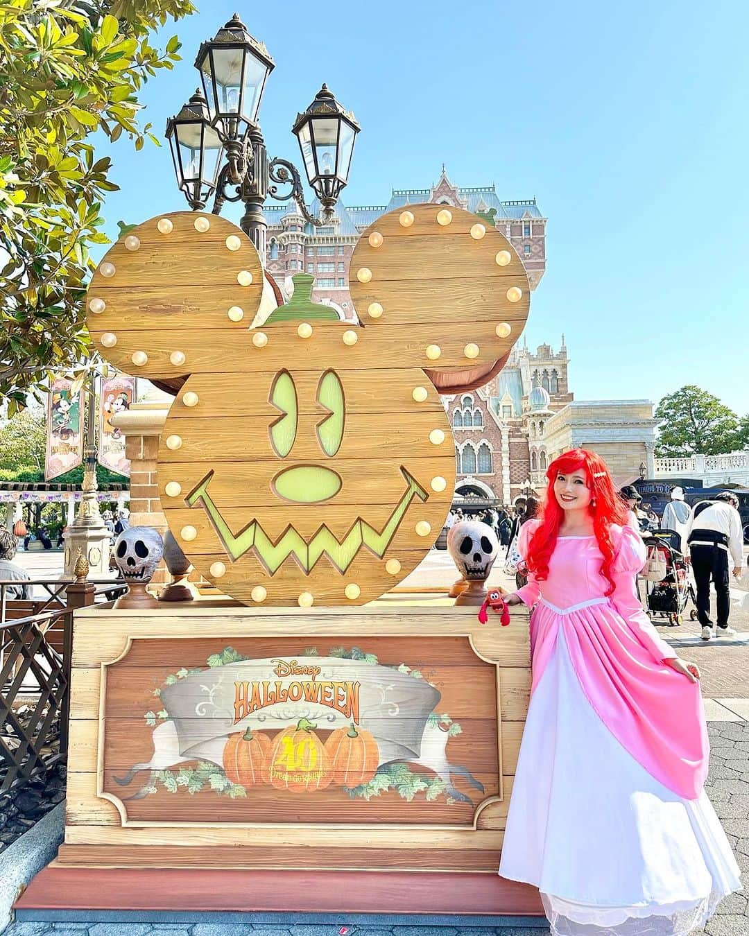 浅井麻里さんのインスタグラム写真 - (浅井麻里Instagram)「🎃Disney Halloween👻 ⁡ 💫 𝓗𝓪𝓹𝓹𝔂 𝓗𝓪𝓵𝓵𝓸𝔀𝓮𝓮𝓷 💫 ⁡ 🧜‍♀️アリエル＆ヴァネッサ🐙💜 ⁡ ⁡ ⁡ #ディズニーハロウィン #ディズニーハロウィーン #東京ディズニーシー #Dハロ #ディズニーシー #Dハロ仮装 #Dハロ仮装2023 #アリエル #アリエル仮装 #ヴァネッサ #リトルマーメイド #littlemermaid #tokyodisneysea #disneysea #東京ディズニーリゾート #ディズニー仮装 #tokyodisneyresort #disneyhalloween #プリンセス仮装」10月31日 20時57分 - mari_asai_625