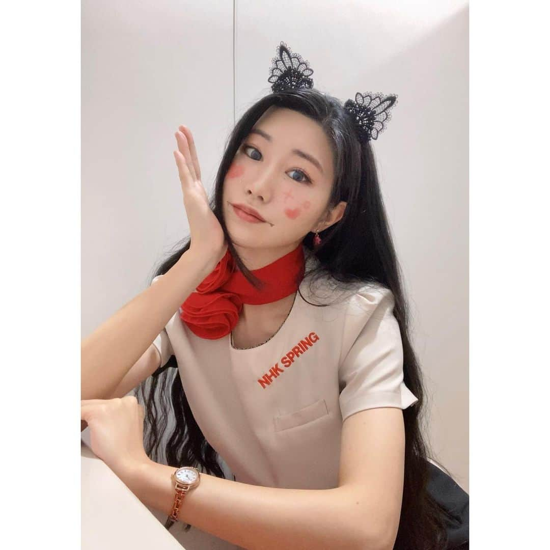 浜本あきのさんのインスタグラム写真 - (浜本あきのInstagram)「️#HAPPYHELLOWEEN 🎃🐈‍⬛🕸 . #JMS2023 ニッパツブース、 本日限定でプチ仮装でした👻✨ ニッパツの美女コンパニオンちゃんたちと、カヤモンも楽しくハロウィン満喫してました🌟 遊びに来てくれた方ありがとうね💕︎ . #JapanMobilityShow2023  11/5まで、明日からも引き続きよろしくお願いいたします😍 日本発条/ニッパツブースは、どなたでも楽しめるゲームや体験がたくさんです❣️ ぜひお立ち寄りください💐 . 美女揃いのコンパニオンちゃんたちは全員全勤なのでいつでも会いに来てね👼🏻 . SNS等、引き続き掲載確認お願いいたします❤️ ブース内が一部 撮影禁止だったりするのでね☺️ . . . . #JapanMobilityShow  #ジャパンモビリティショー  #ジャパンモビリティショー2023  #ニッパツ #日本発条  #ハロウィン #ハロウィンメイク #ハロウィン仮装  #halloweenmakeup  #halloween🎃  #展示会 #モーターショー #東京モーターショー  #車好きな人と繋がりたい  #車好き女子 #車好きと繋がりたい  #イベントコンパニオン #展示会コンパニオン #イベコン #コンパニオン  #イベント情報 #東京ビッグサイト  #カメラマンと繋がりたい  #かわいい女の子 #きれいなお姉さん #美女スタグラム #美人モデル」10月31日 20時58分 - _a_a_tan