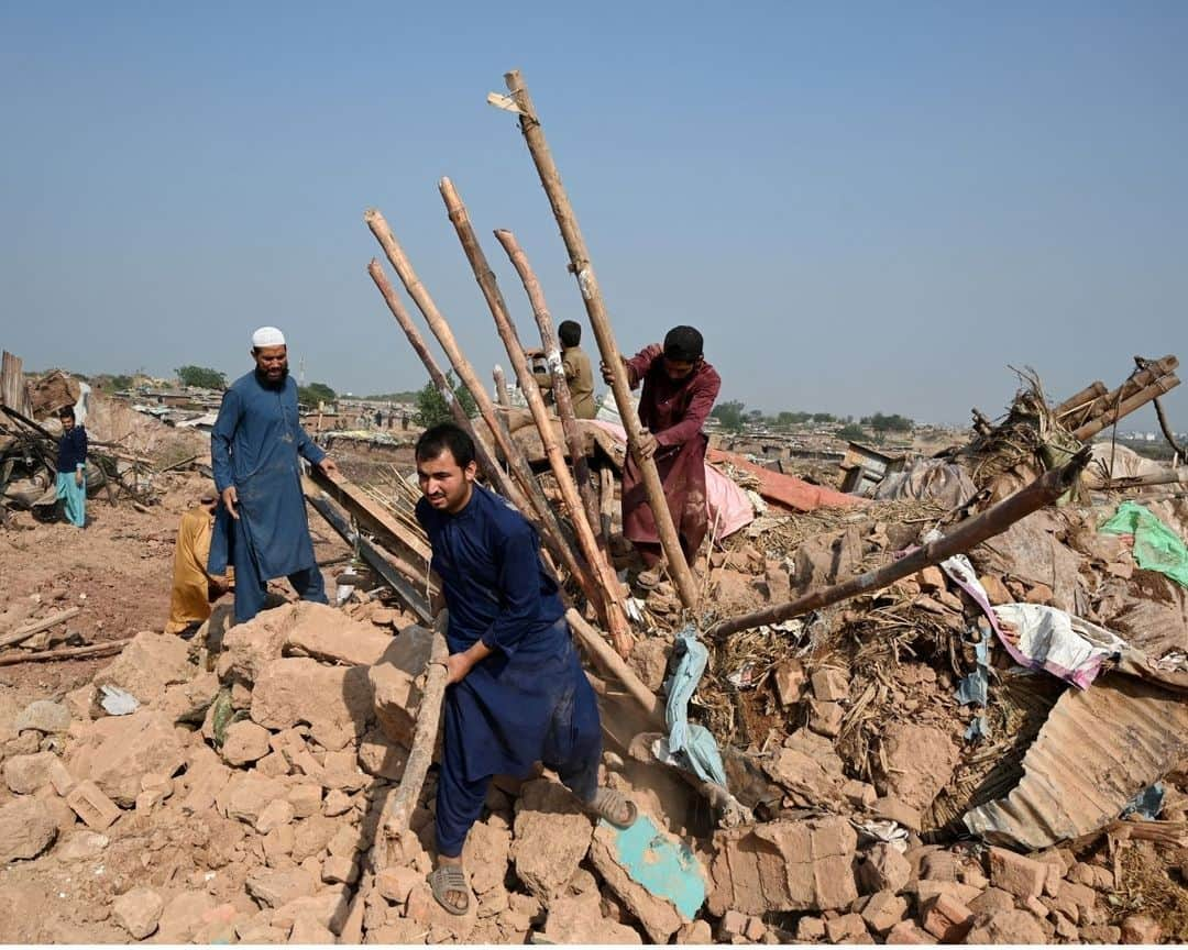 AFP通信さんのインスタグラム写真 - (AFP通信Instagram)「Tens of thousands of Afghans flee Pakistan as deadline looms⁣ ⁣ More than 10,000 Afghans living in Pakistan rushed to the borders on Tuesday, just hours before a deadline for 1.7 million people to leave Pakistan voluntarily or face arrest and deportation.⁣ The Pakistan government has said it would begin arresting undocumented Afghans and taking them to new holding centres from Wednesday, from where they will be processed and forcibly returned to Afghanistan.⁣ In Afghanistan, the Taliban government has imposed a harsh interpretation of Islamic law since seizing power in August 2021, banning girls from secondary and university education and forcing women to stay out of work.⁣ While hundreds of thousands of Afghans are estimated to have fled to Pakistan since the Taliban's return to power, millions more had already settled there over decades of conflict, making Pakistan the host of one of the world's largest refugee populations.⁣ Despite a gruelling economic crisis in Afghanistan, coupled with the Taliban government's edicts on women and girls' rights, Afghans in Pakistan are being forced to return to their home country.⁣ ⁣ 1 -> 4 - Afghan refugees arrive in trucks from Pakistan at the Afghanistan-Pakistan Torkham border in Nangarhar province on October 30, 2023⁣ ⁣ 5 - Afghan refugees wait at the Karachi bus terminal in Sindh province, to depart for Afghanistan on October 30, 2023. ⁣ ⁣ 6 - An Afghan police personnel stands guard as refugees arrive from Pakistan at the Afghanistan-Pakistan border in Spin Boldak on October 30, 2023.⁣ ⁣ 7 - A bulldozer is being used to demolish houses of Afghan refugees, during an operation by local authorities at a refugee camp in Islamabad on October 31, 2023.⁣ ⁣ 8 -> 9 - Afghan refugees search for belongings after local authorities demolished their houses, at a refugee camp in Islamabad on October 31, 2023.⁣ ⁣ 📷  Aamir QURESHI⁣ 📷 @wakil.khosar⁣ 📷 Rizwan TABASSUM ⁣ 📷 @sanaullahseiam⁣ ⁣ #AFPPhoto」10月31日 21時00分 - afpphoto